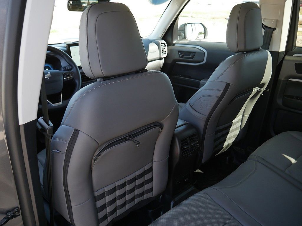 Used 2025 Ford Bronco Sport Badlands image 16