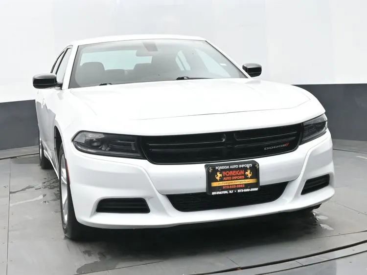 Used 2023 Dodge Charger SXT RWD image 3