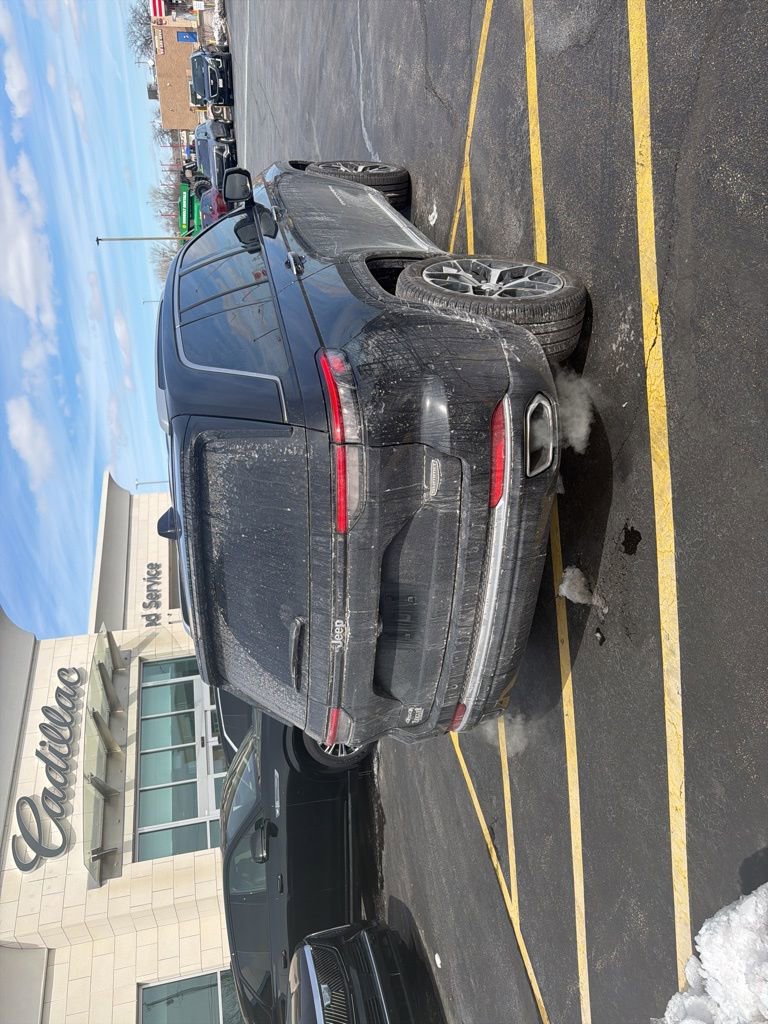 Used 2023 Jeep Grand Cherokee Summit image 3