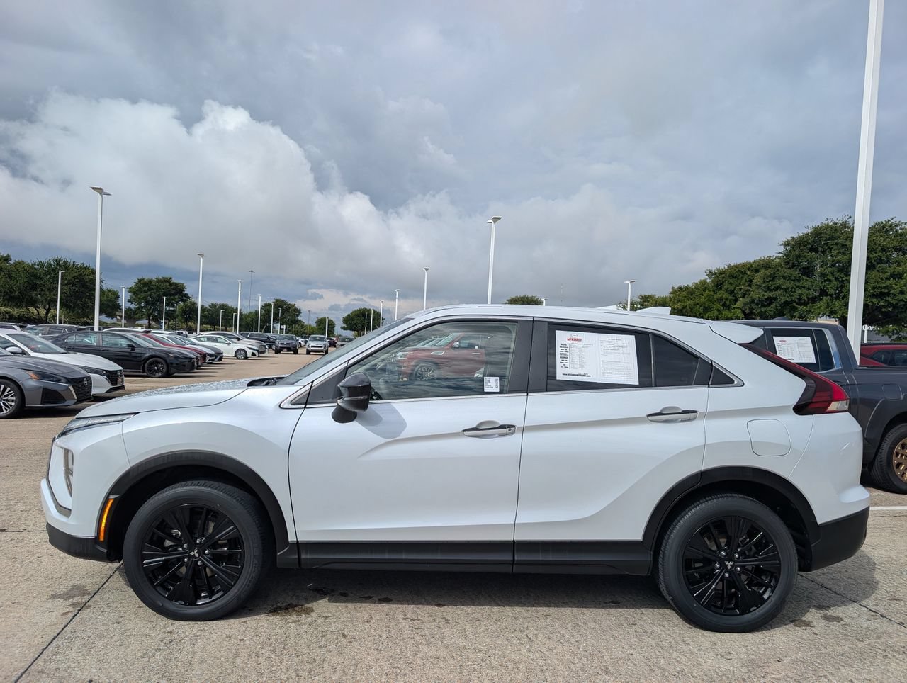 Used 2022 Mitsubishi Eclipse Cross LE AWD/4WD image 3