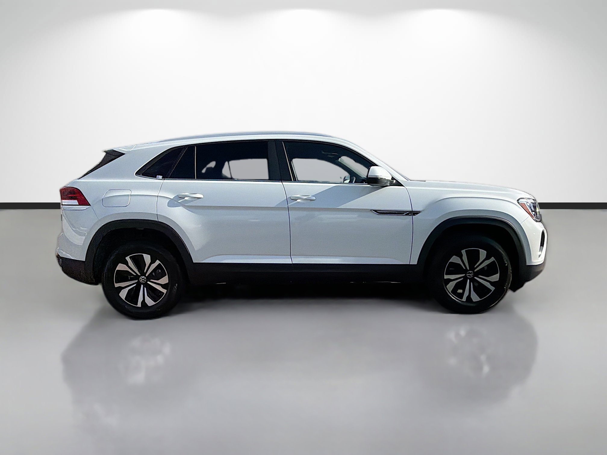 Used 2026 Volkswagen Atlas Cross Sport SE FWD image 2