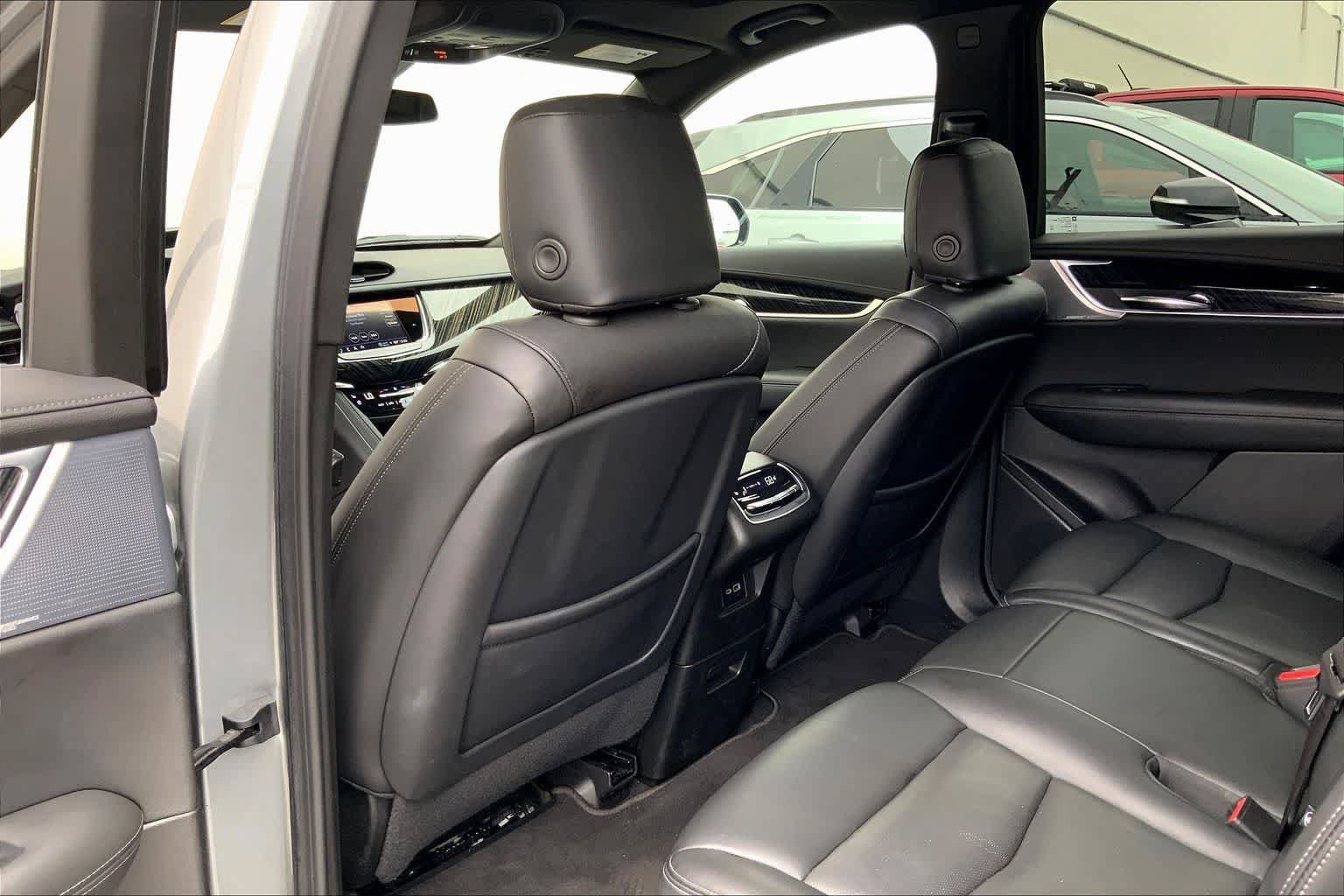 Used 2024 Cadillac XT6 Premium Luxury FWD image 12