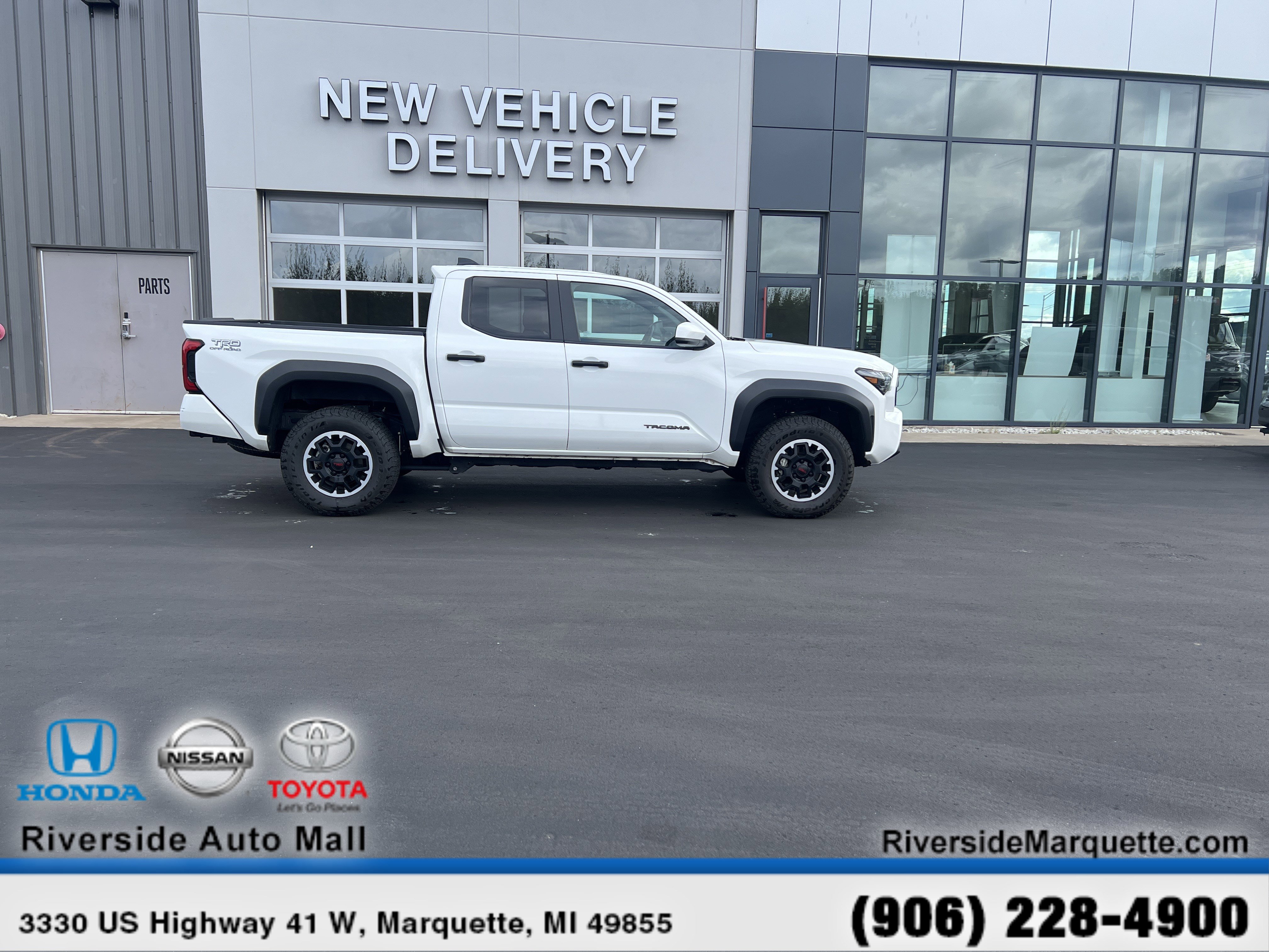 Used 2024 Toyota Tacoma TRD Off-Road image 10
