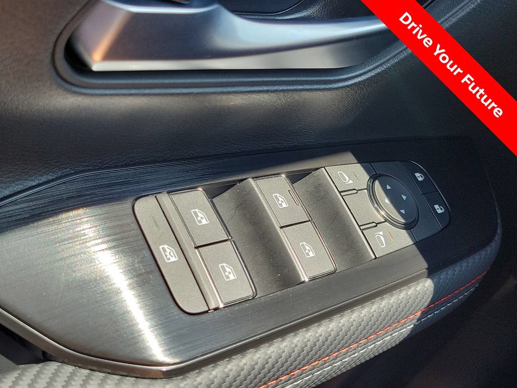 Certified 2025 Nissan Kicks SR FWD image 17