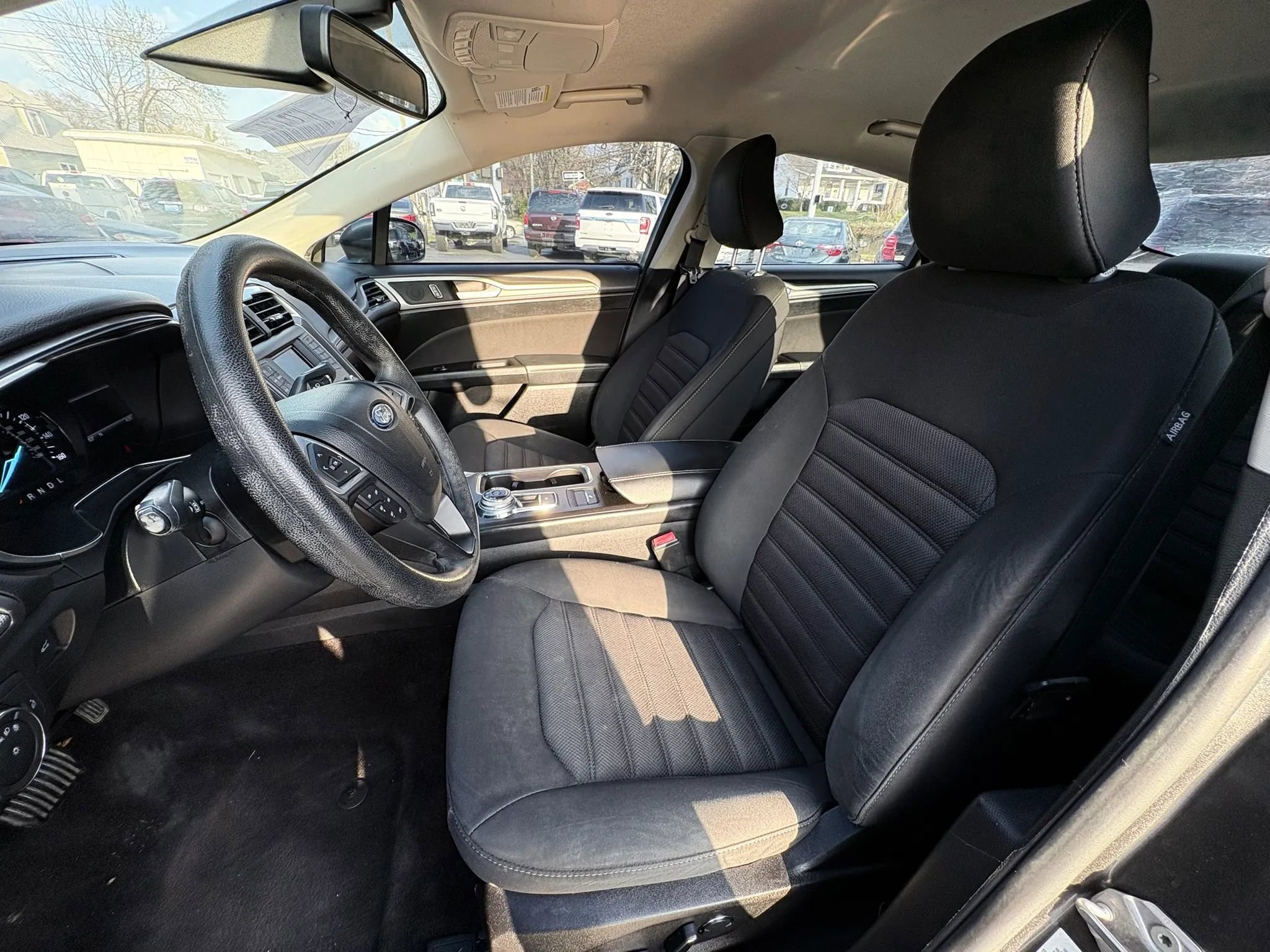 Used 2017 Ford Fusion SE image 12