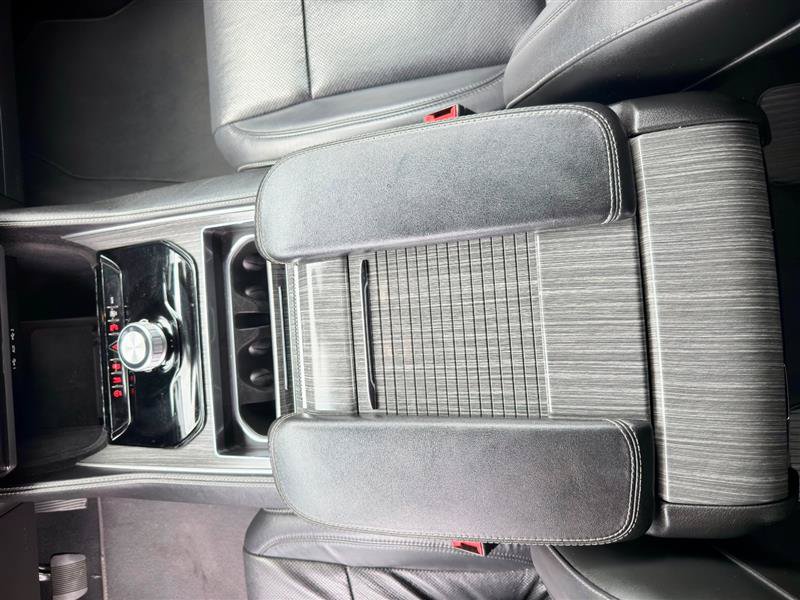 Used 2024 Jeep Wagoneer L Series II RWD image 16