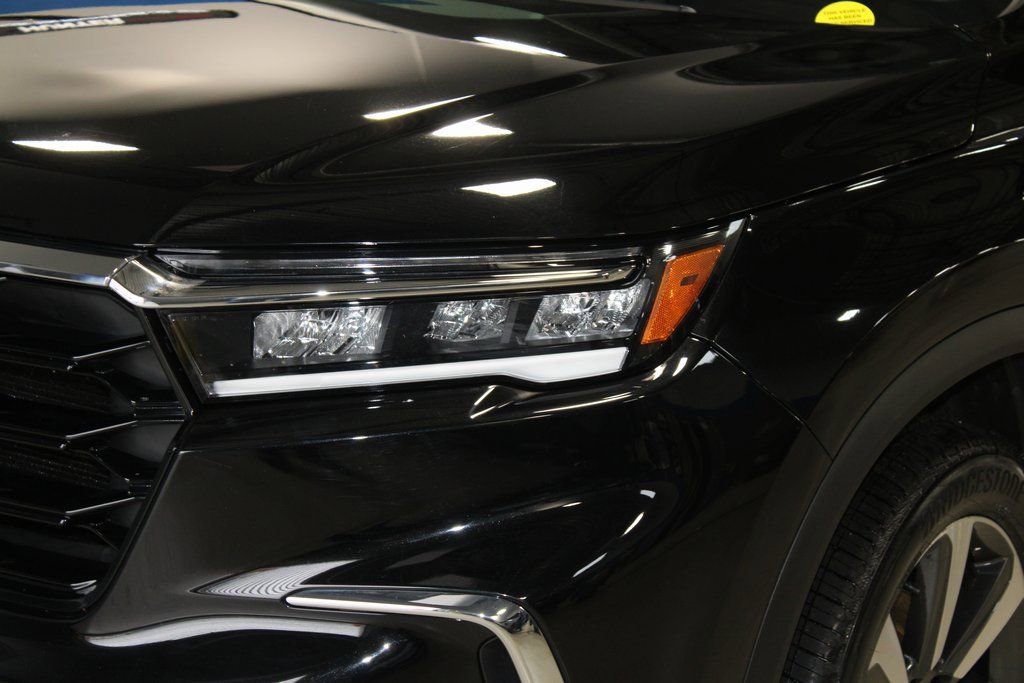 Used 2023 Honda Pilot Touring image 2