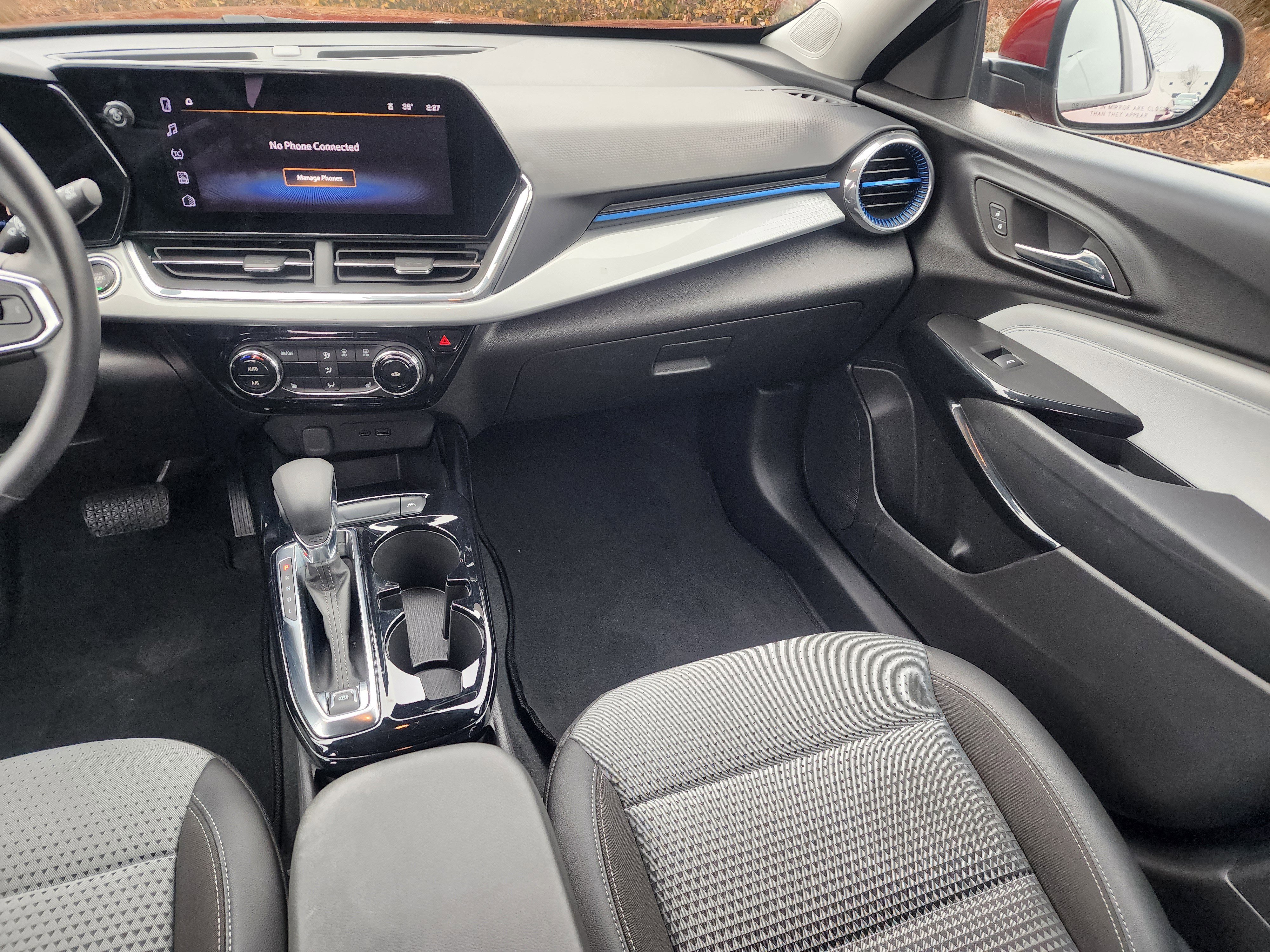 Used 2025 Chevrolet Trax LT w/ LT Convenience Package image 19