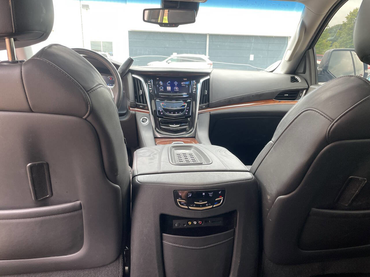 Used 2016 Cadillac Escalade Luxury image 17