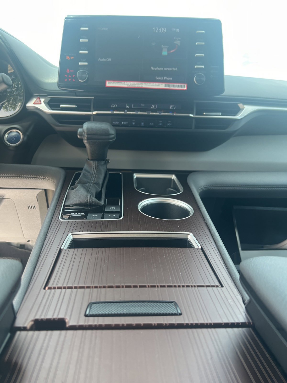 Used 2024 Toyota Sienna LE image 24