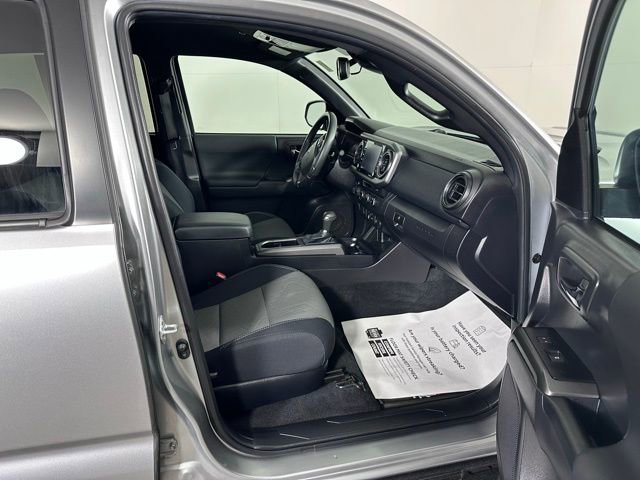 Used 2022 Toyota Tacoma TRD Sport AWD/4WD image 10