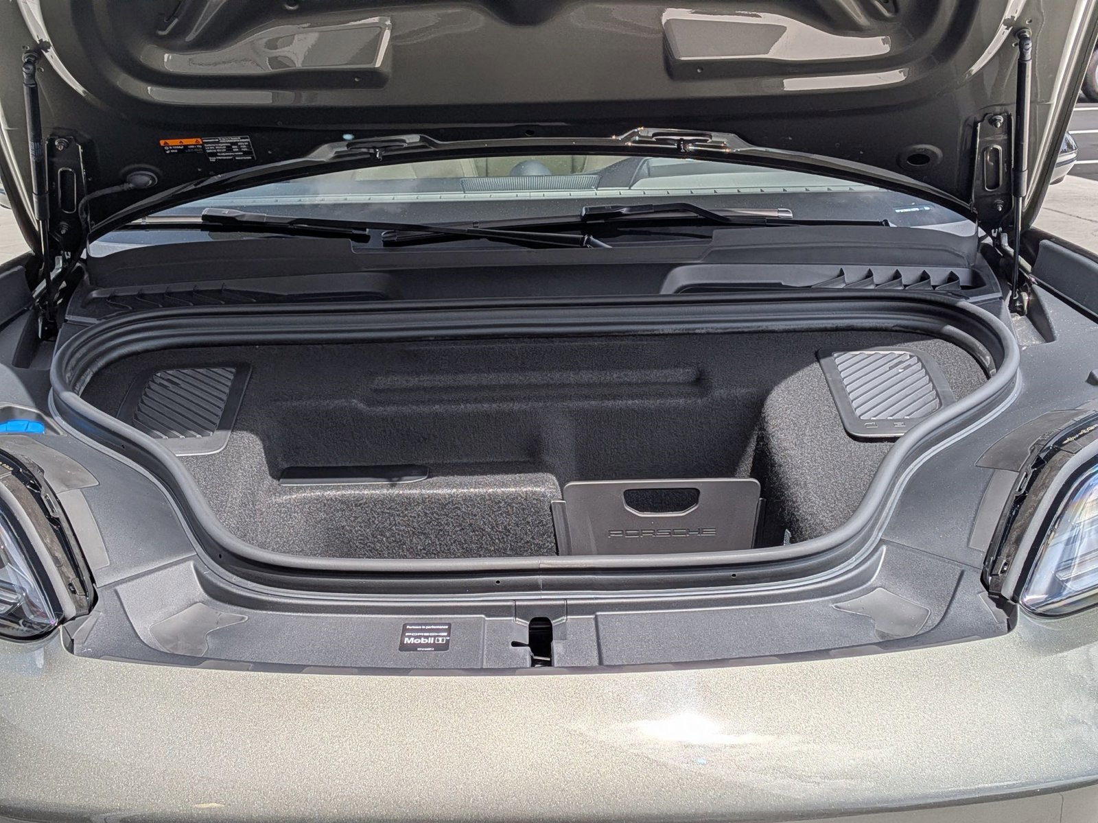 New 2026 Porsche Macan GTS Electric image 24