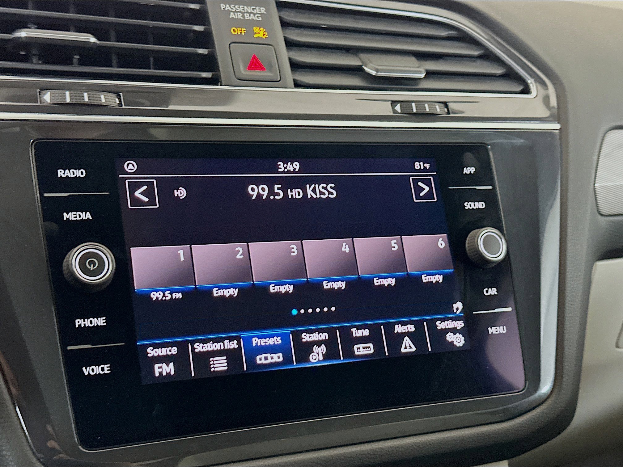 Used 2022 Volkswagen Tiguan SE image 19