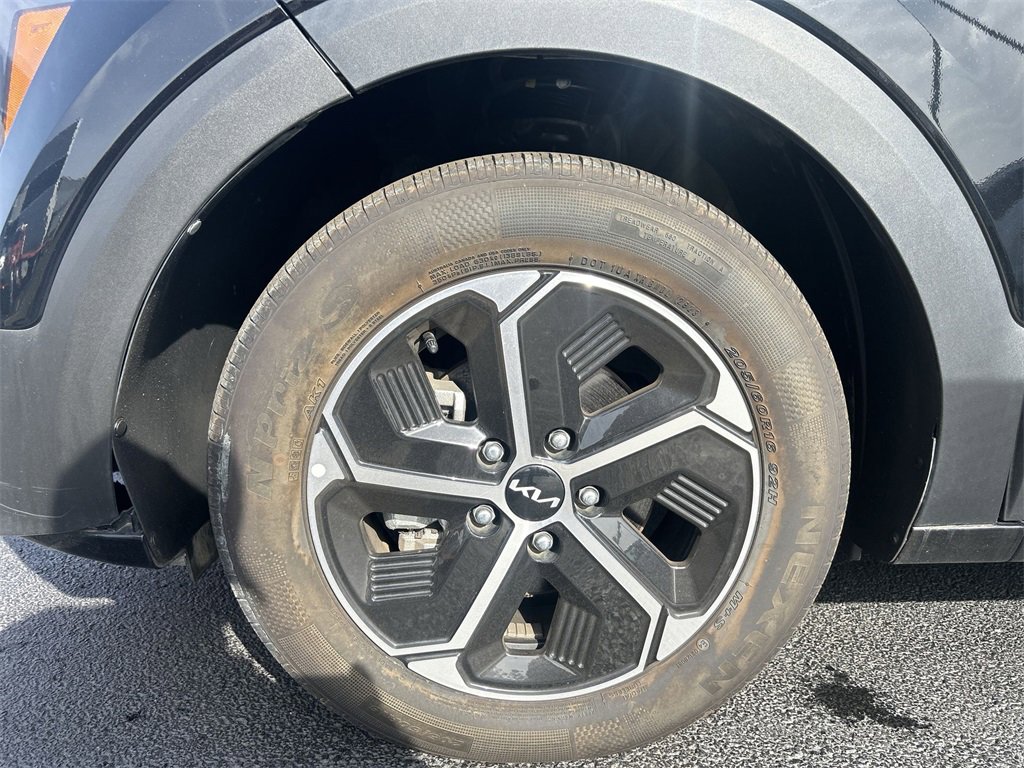 Used 2024 Kia Niro LX image 16
