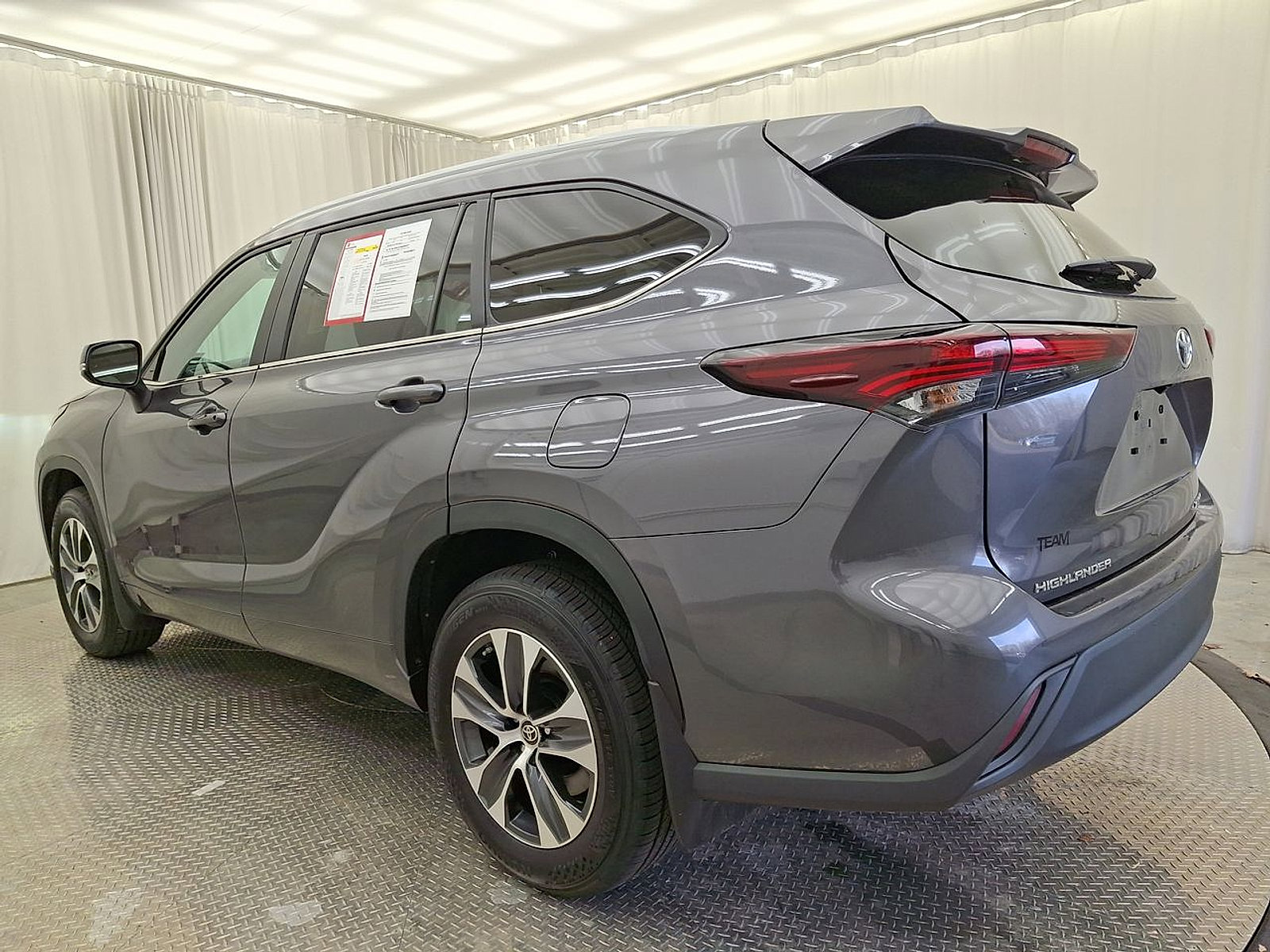 Certified 2024 Toyota Highlander XLE image 22