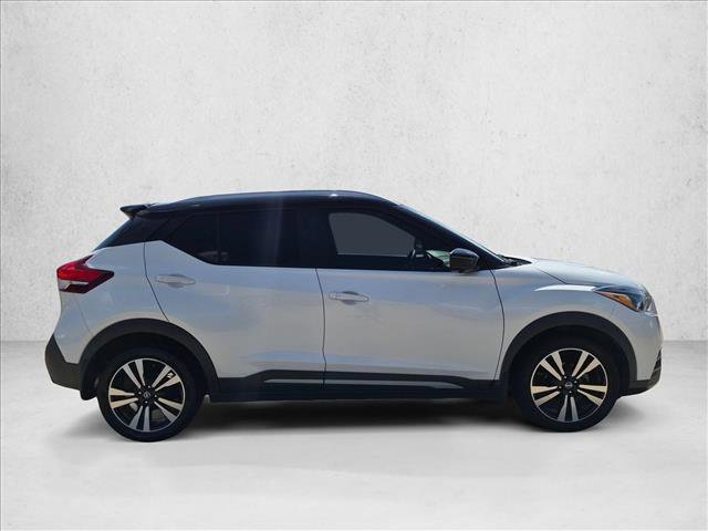 Used 2020 Nissan Kicks SR w/ SR Premium Package FWD image 4