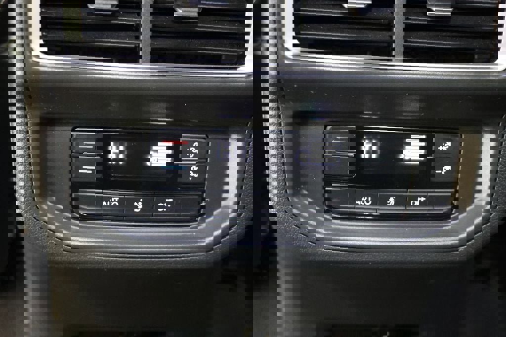 Used 2024 Volkswagen Atlas SE image 14