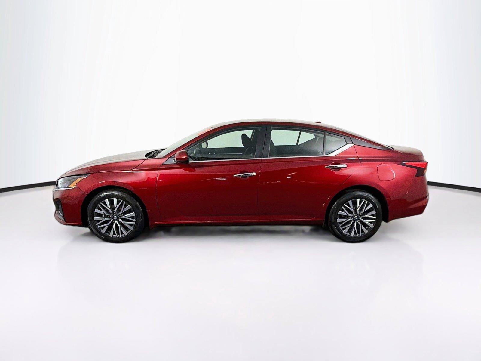 Used 2023 Nissan Altima 2.5 SV AWD/4WD image 8