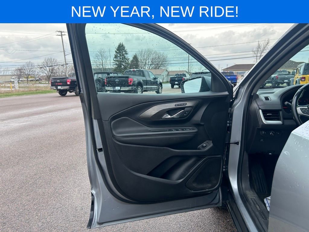 Used 2024 GMC Terrain SLT image 11