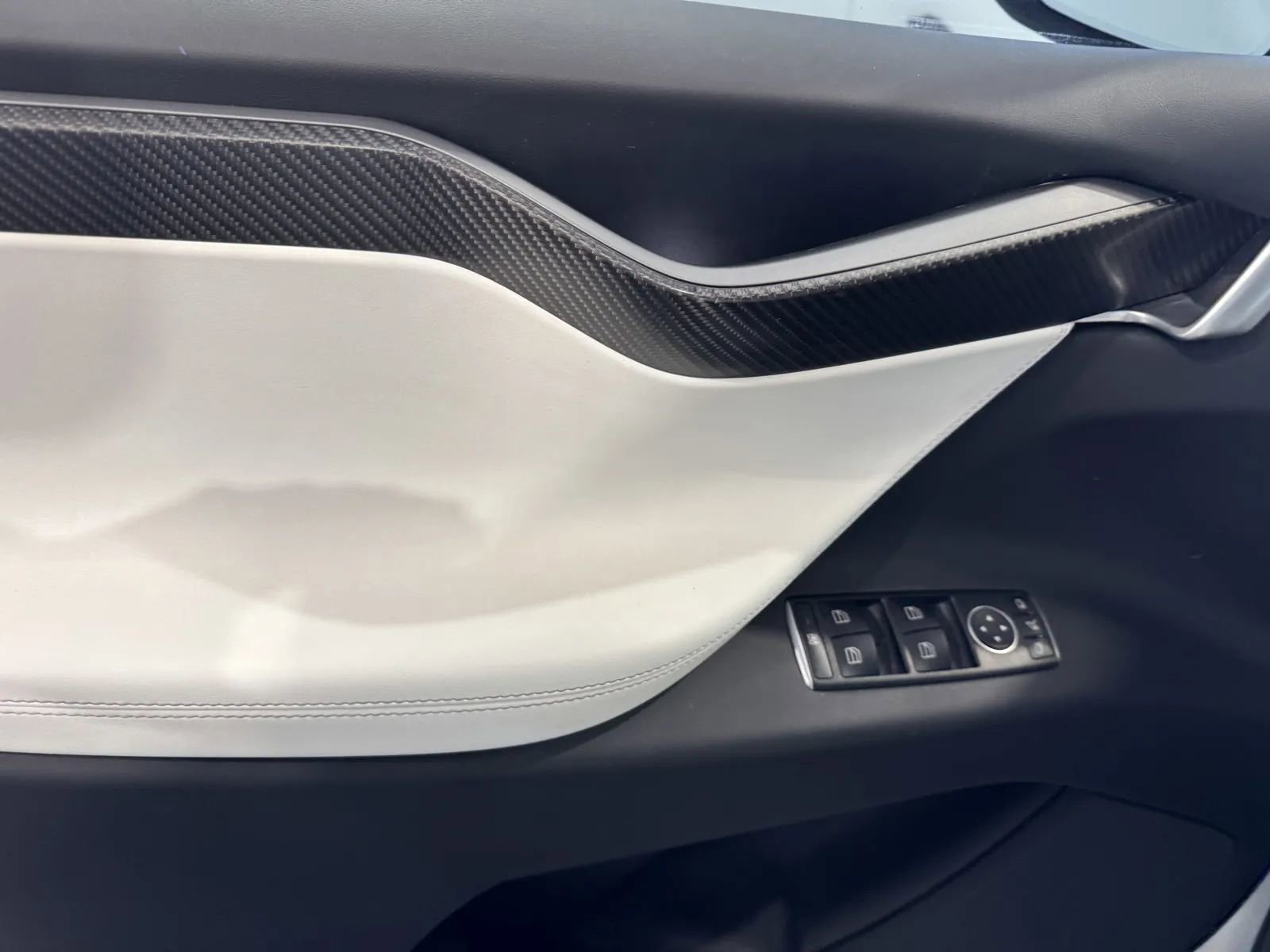 Used 2018 Tesla Model X 75D image 14