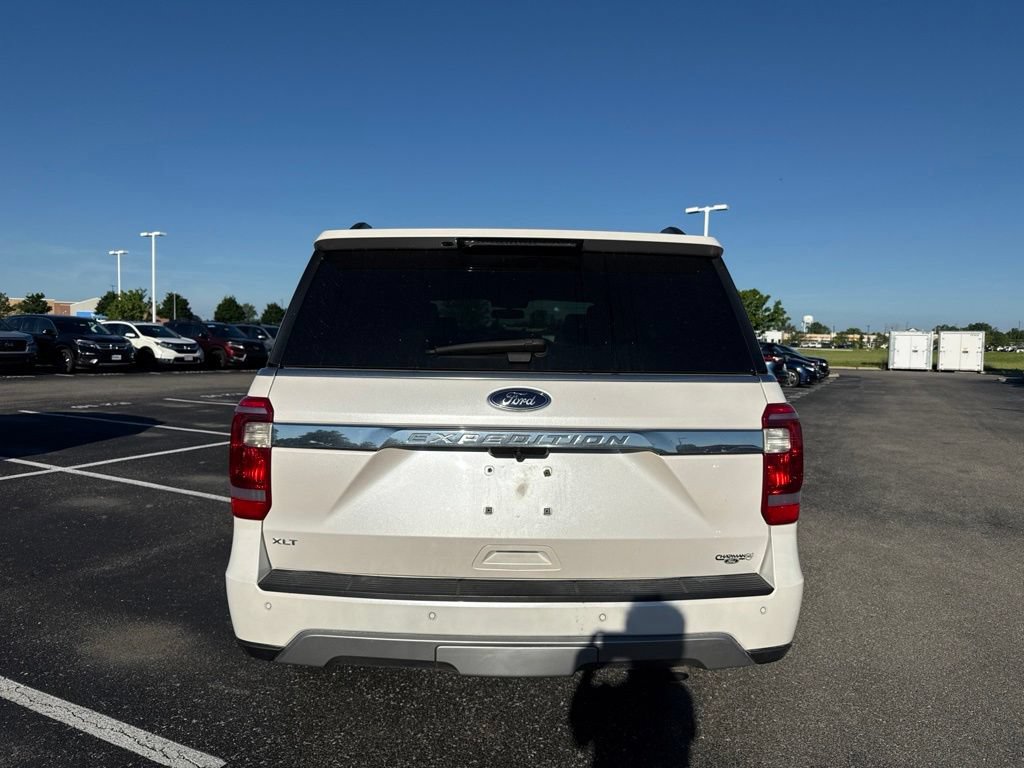 Used 2019 Ford Expedition XLT w/ Equipment Group 202A AWD/4WD image 9