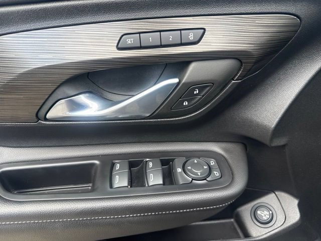 Used 2023 GMC Terrain SLT w/ Infotainment Package II AWD/4WD image 10