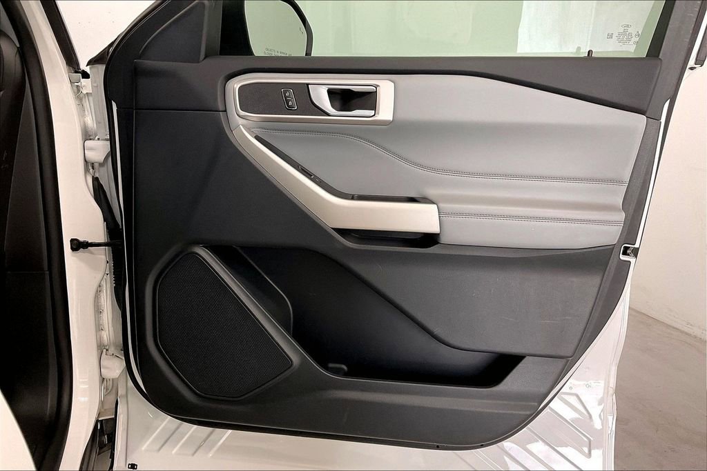 Used 2021 Ford Explorer XLT w/ Equipment Group 202A RWD image 21