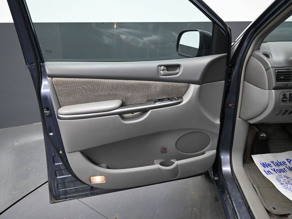 Used 2008 Toyota Sienna LE FWD image 24