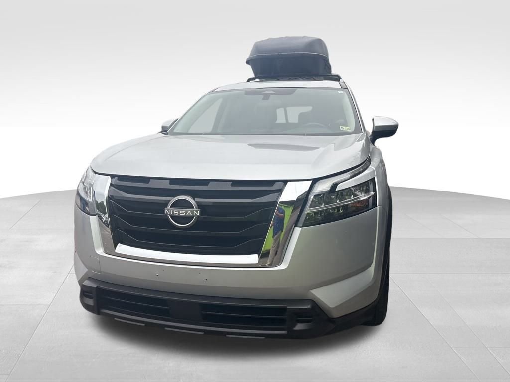 Used 2022 Nissan Pathfinder SV w/ SV Premium Package image 3