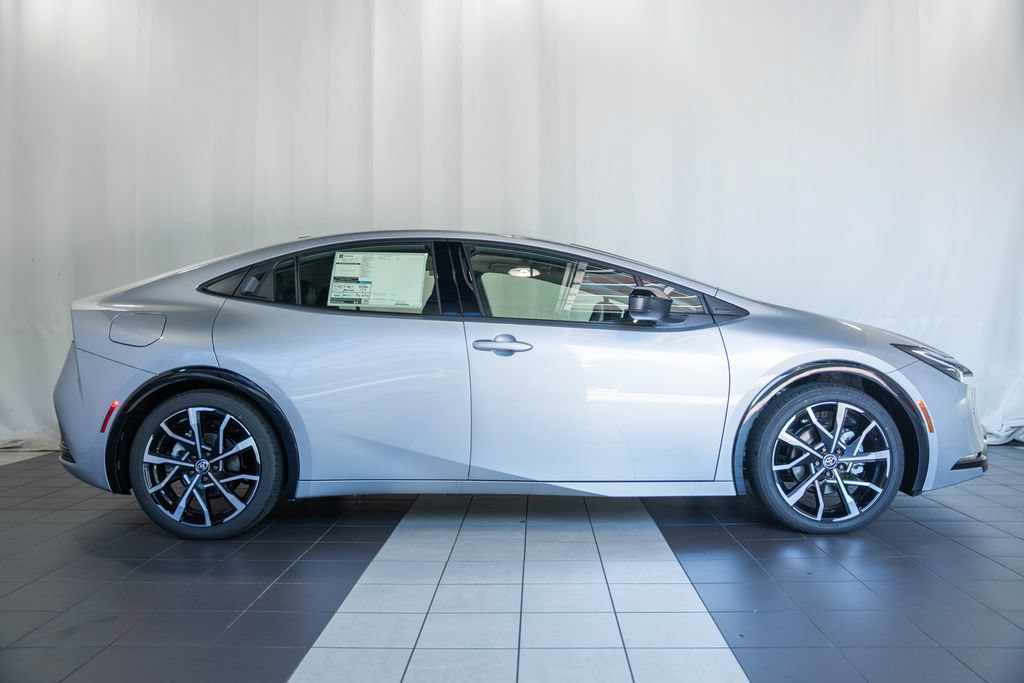 New 2026 Toyota Prius Plug-In Hybrid FWD image 3