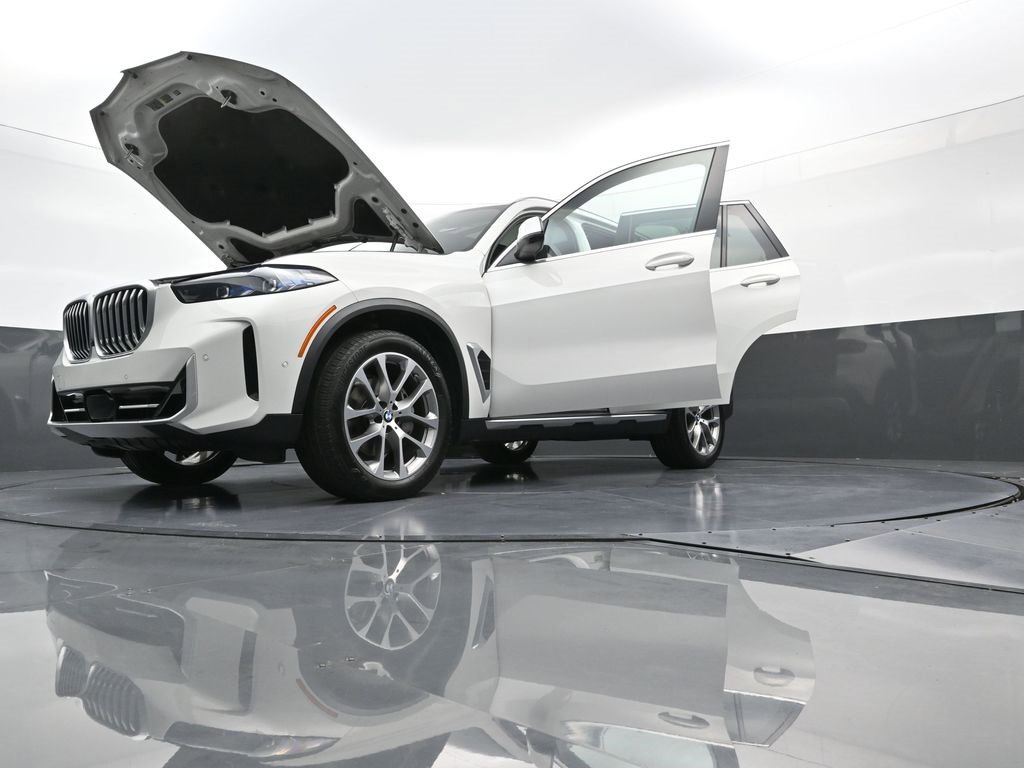 Used 2024 BMW X5 xDrive40i w/ Premium Package image 40