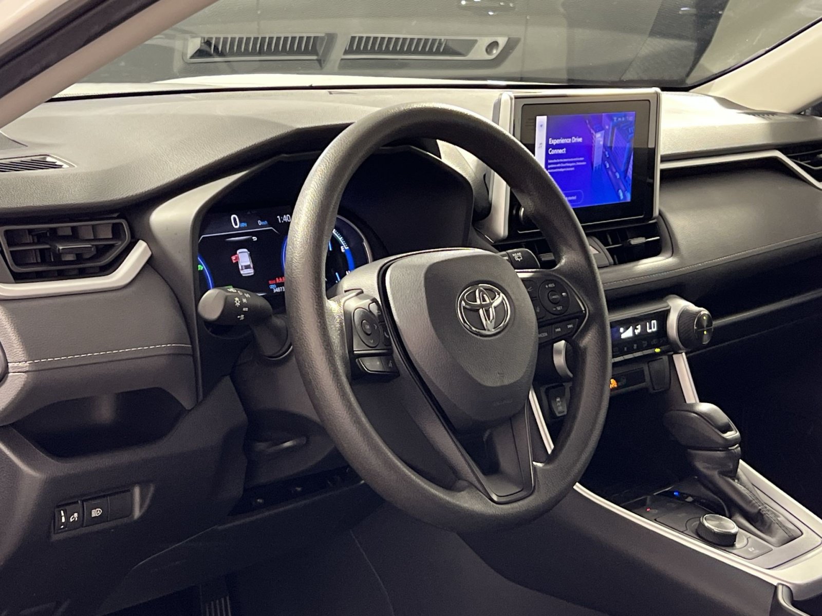 Used 2025 Toyota RAV4 XLE AWD/4WD image 16