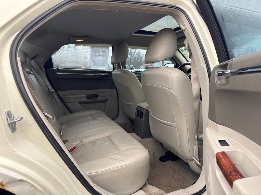 Used 2007 Chrysler 300 Touring L w/ Luxury Group image 12