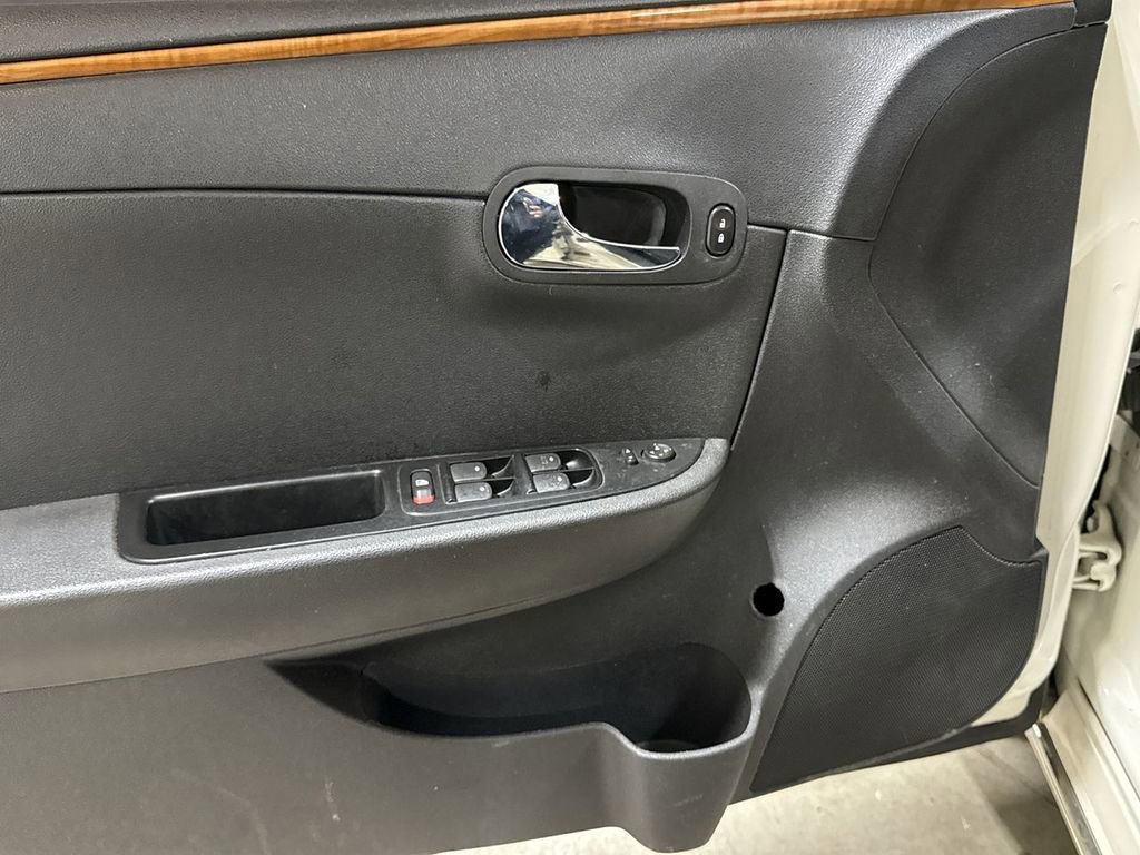 Used 2011 Chevrolet Malibu LT image 20