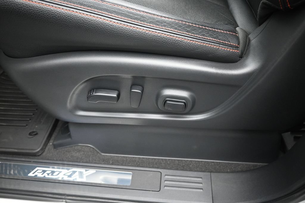 Used 2021 Nissan Titan PRO-4X w/ Pro-4x Convenience Package AWD/4WD image 11