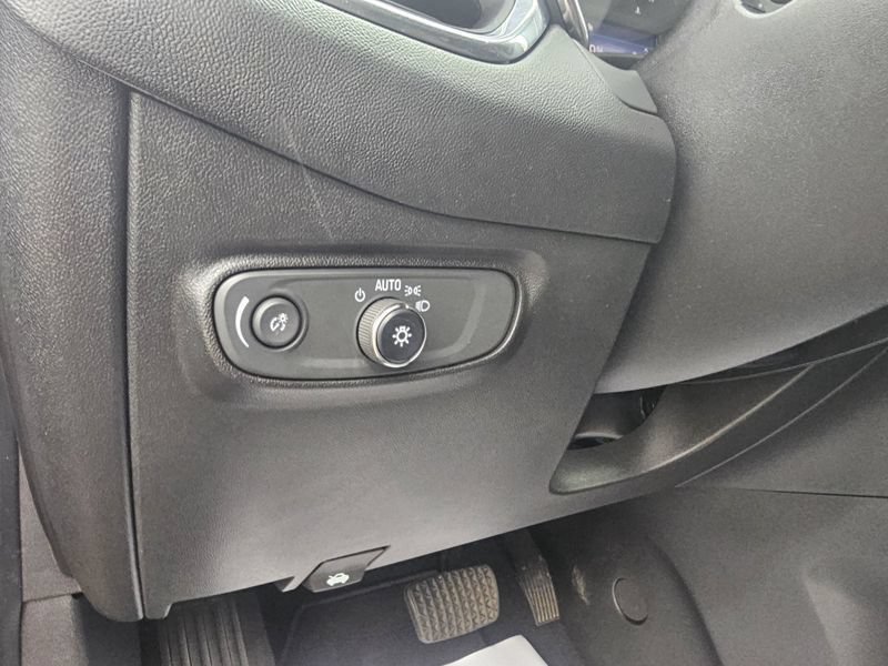 Used 2020 Chevrolet Equinox LT FWD image 32