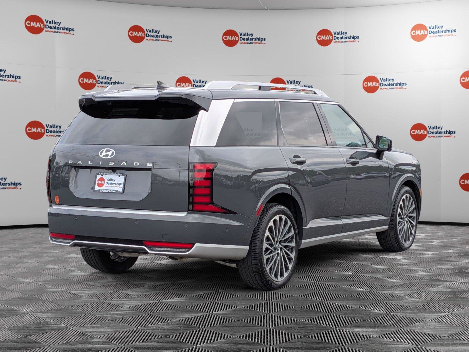 Used 2026 Hyundai Palisade Calligraphy FWD image 5