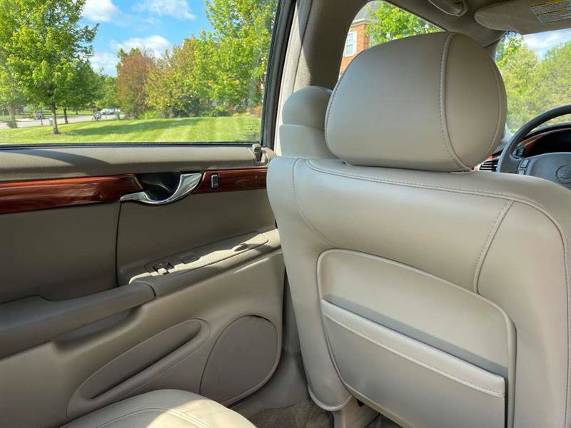 Used 2003 Cadillac De Ville w/ Comfort & Convenience Package FWD image 93