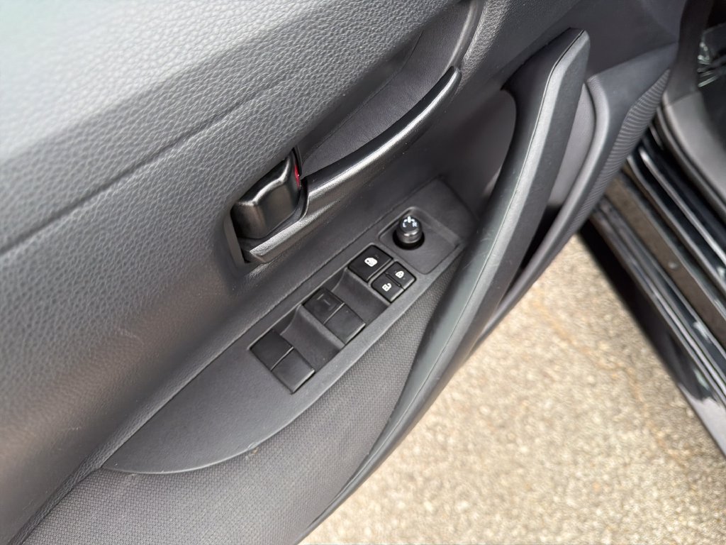 Used 2025 Toyota Corolla LE FWD image 15