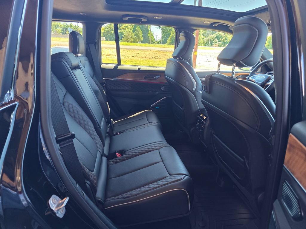 Used 2022 Jeep Grand Cherokee Summit AWD/4WD image 28
