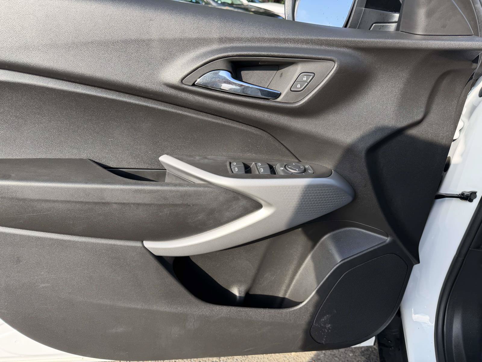 Certified 2024 Chevrolet Trax RS w/ Driver Confidence Package FWD image 15