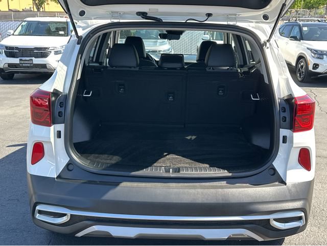 Certified 2022 Kia Seltos S image 17