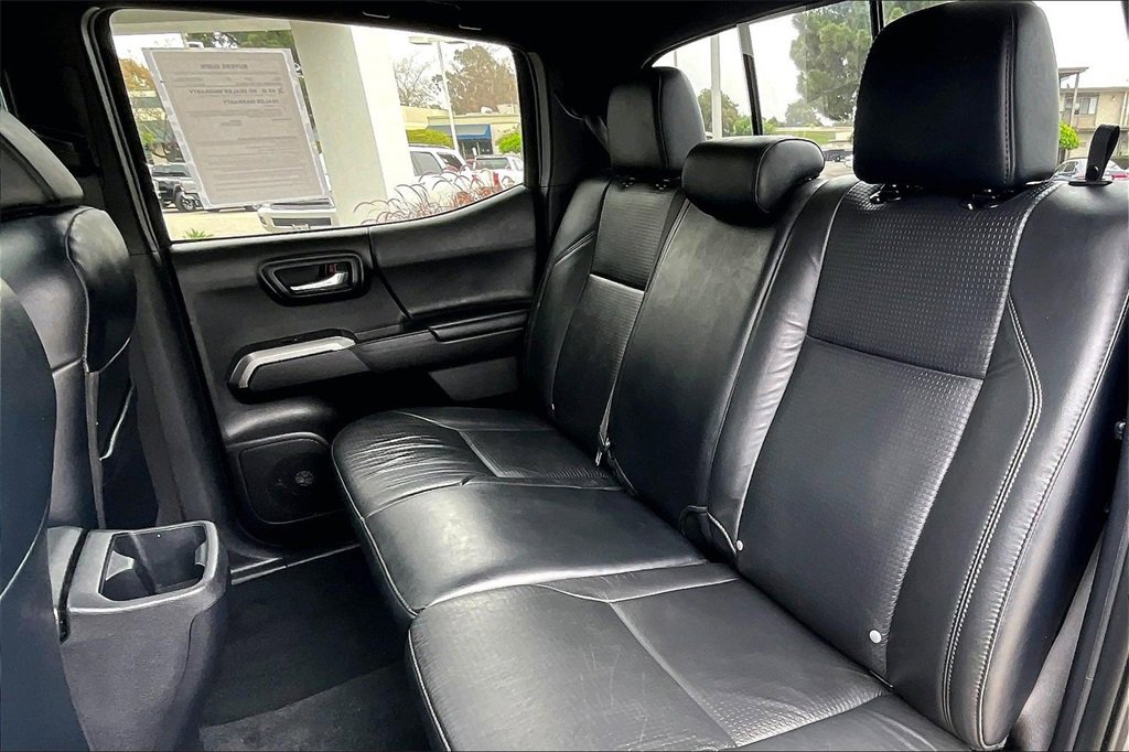 Used 2022 Toyota Tacoma Limited image 23
