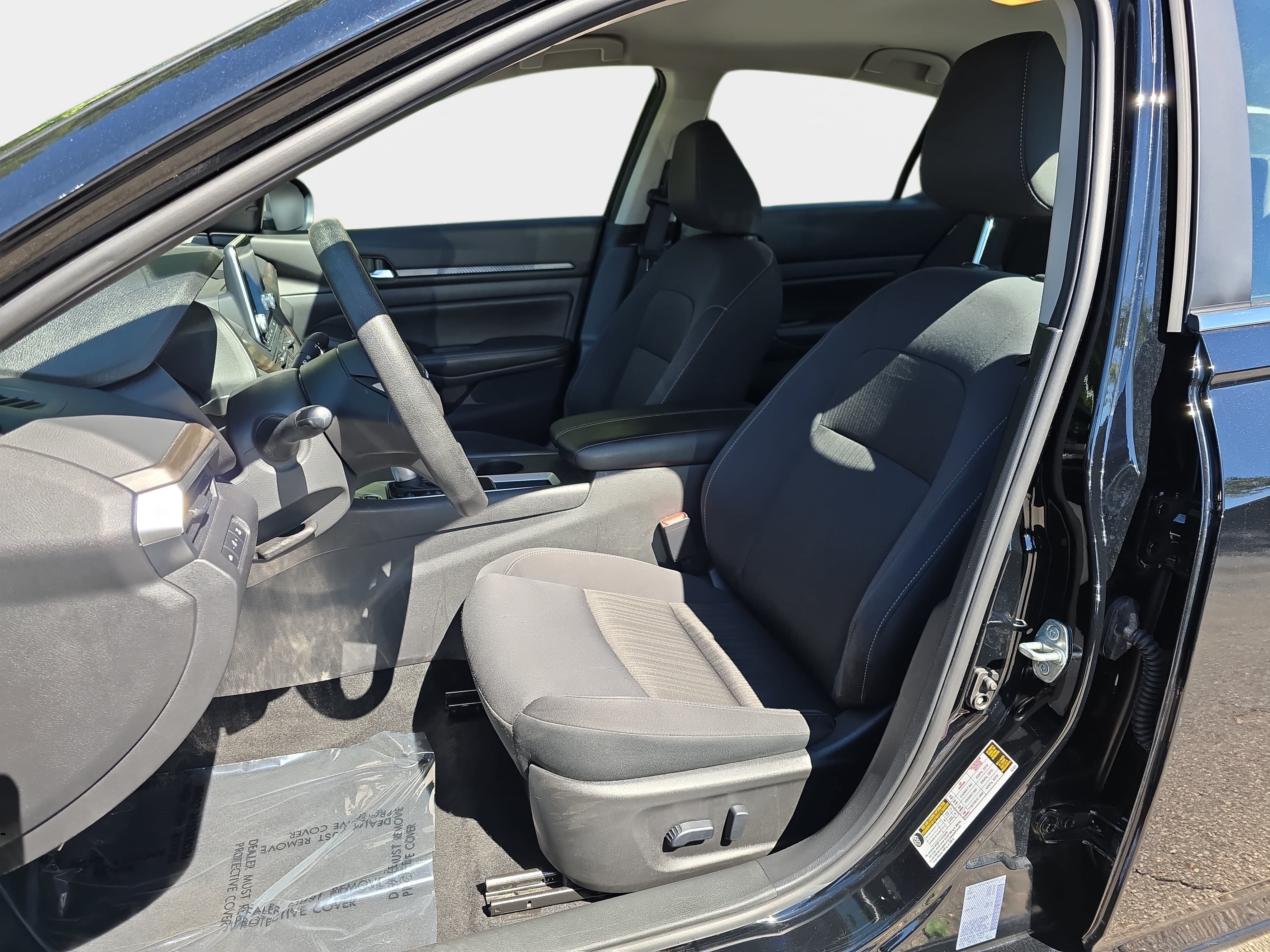 Used 2025 Nissan Altima 2.5 SV FWD image 12
