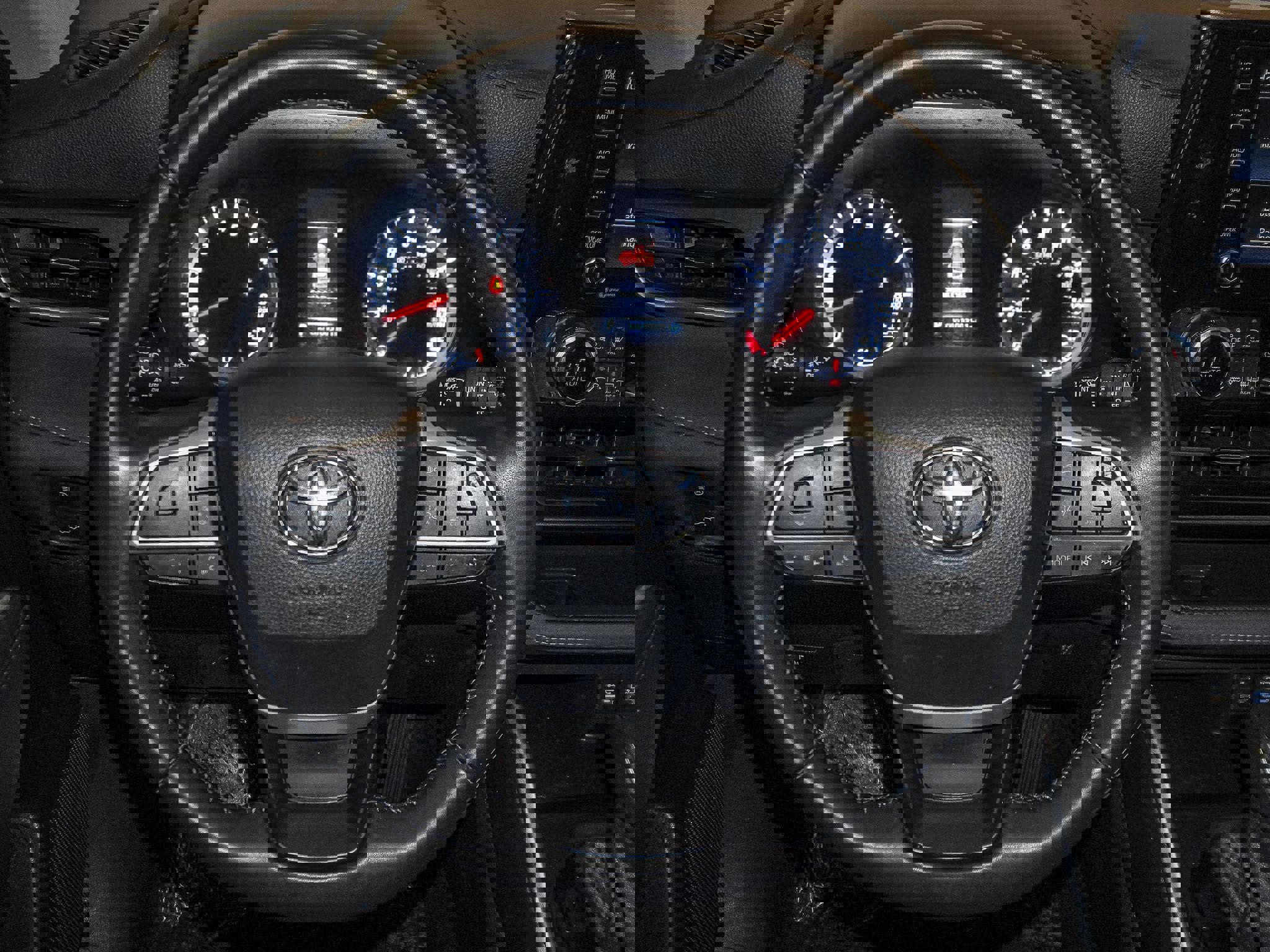 Used 2022 Toyota Highlander LE image 26