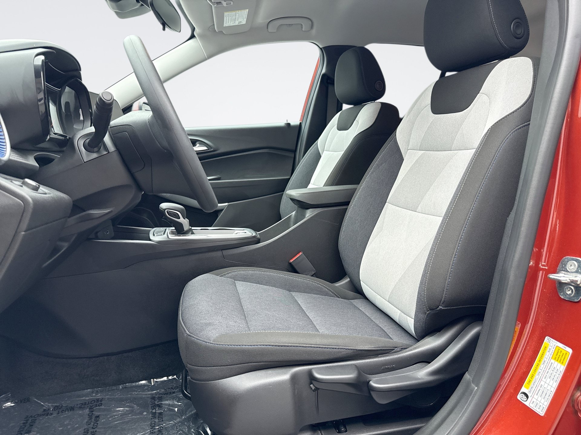 Used 2024 Chevrolet Trax LS w/ LS Convenience Package FWD image 11