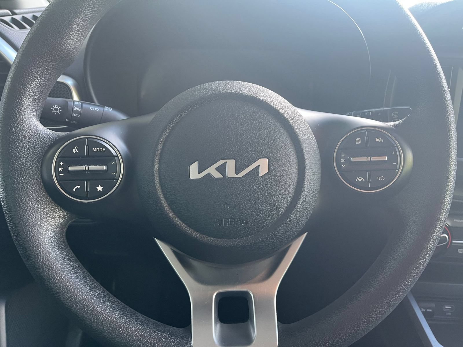 Used 2025 Kia Soul LX w/ LX Technology Package FWD image 24