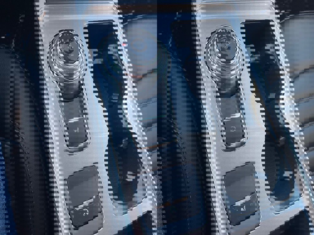 Used 2024 Ford Edge SEL image 15