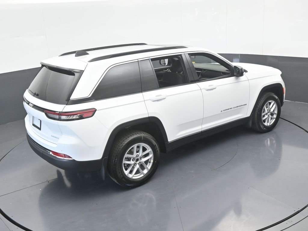 Used 2025 Jeep Grand Cherokee Laredo X RWD image 47