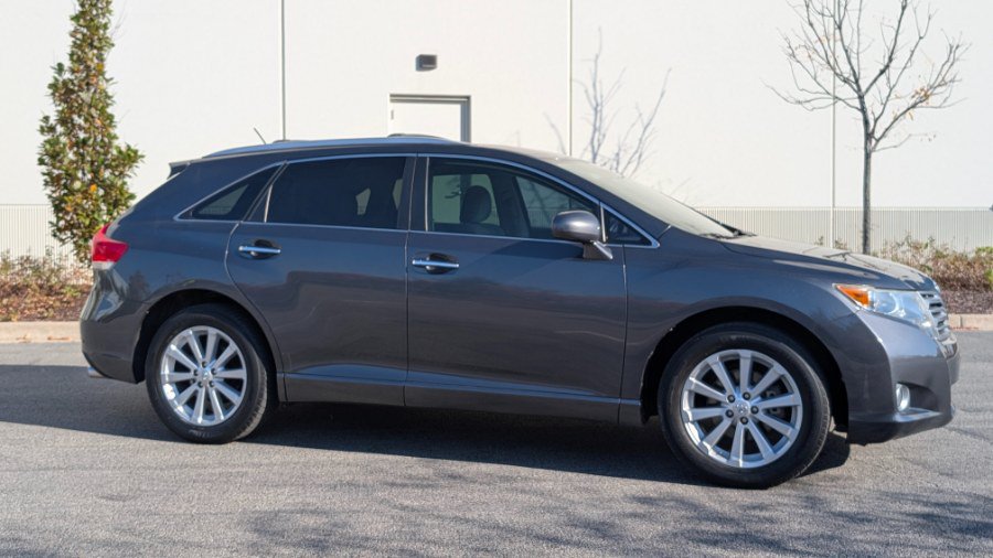 Used 2011 Toyota Venza w/ Convenience Pkg FWD image 2